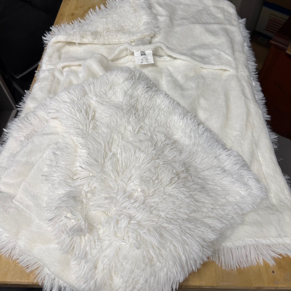 IVORY/WHITE FAUX FUR PILLOW SHAMS